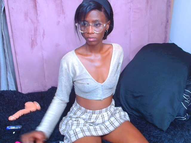 BigClitSlimTea22 live cam on BongaCams