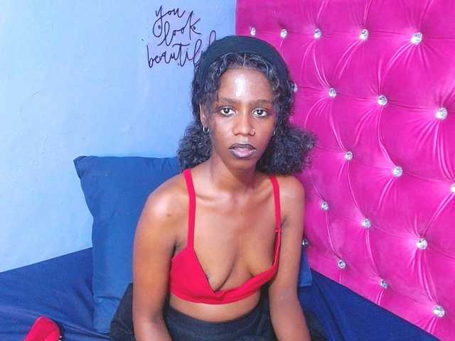 BigClitSlimTea22 live cam on BongaCams