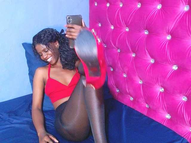 BigClitSlimTea22 live cam on BongaCams