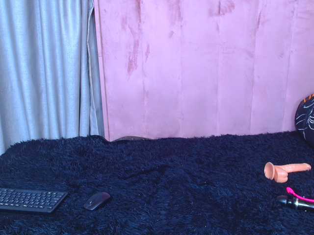 BigClitSlimTea22 live cam on BongaCams