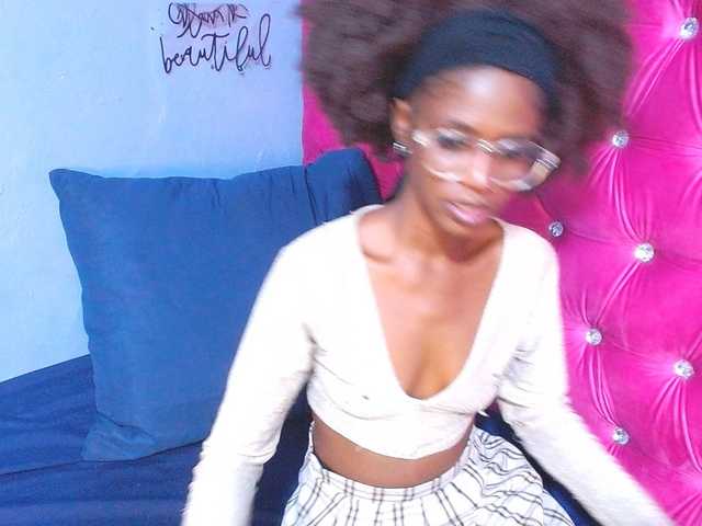 BigClitSlimTea22 live cam on BongaCams