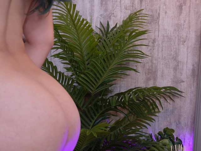 AlanaMilani live cam on BongaCams