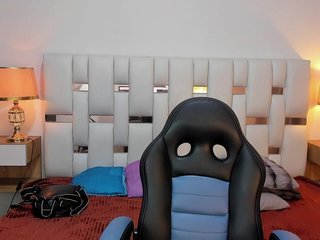 NauthyNahomi