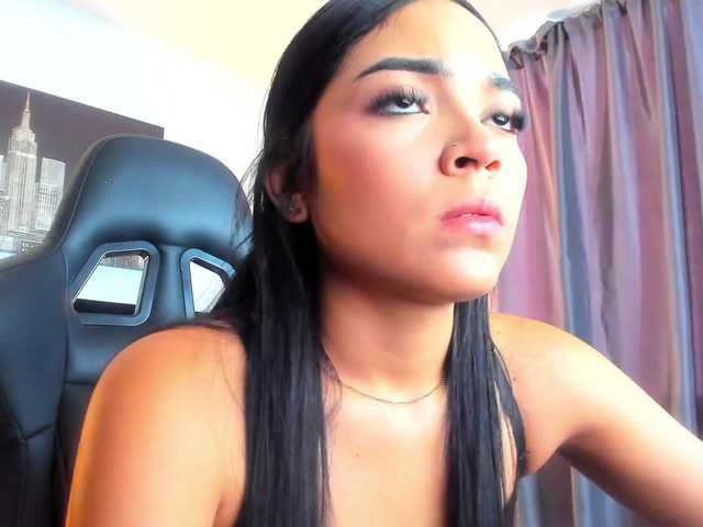 NauthyNahomi live cam on BongaCams