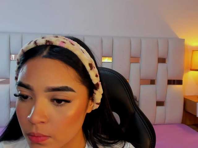 NauthyNahomi live cam on BongaCams