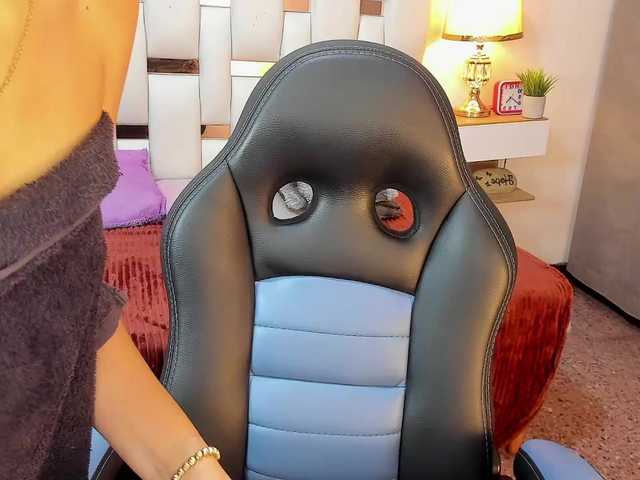 NauthyNahomi live cam on BongaCams