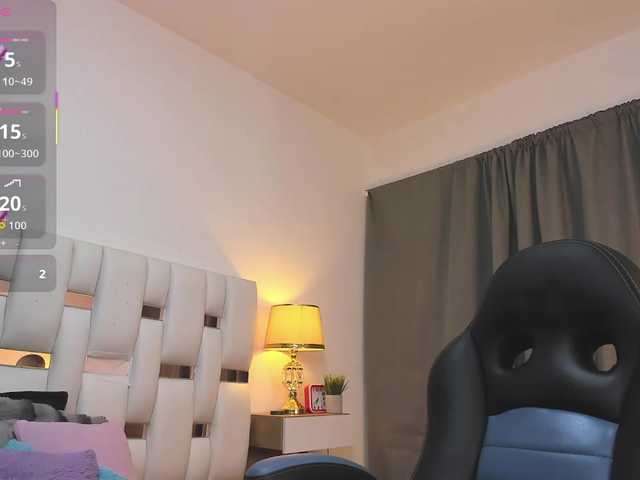 NauthyNahomi live cam on BongaCams