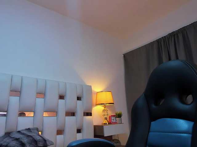 NauthyNahomi live cam on BongaCams