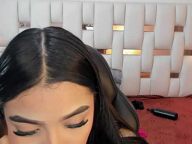 NauthyNahomi live cam on BongaCams