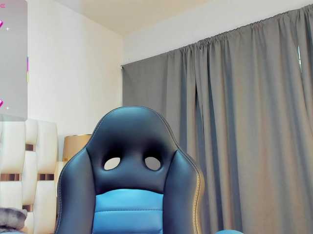 NauthyNahomi live cam on BongaCams