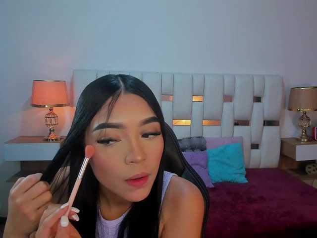 NauthyNahomi live cam on BongaCams