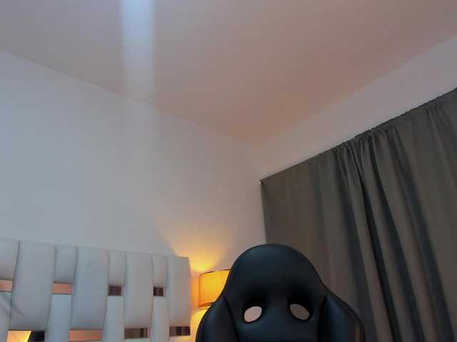 NauthyNahomi live cam on BongaCams