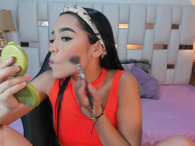 NauthyNahomi live cam on BongaCams