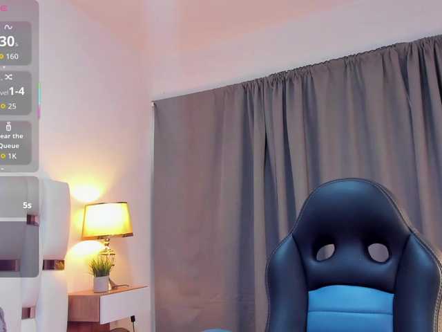 NauthyNahomi live cam on BongaCams