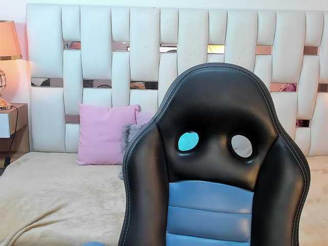 NauthyNahomi live cam on BongaCams
