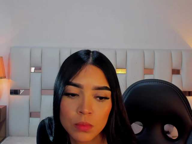 NauthyNahomi live cam on BongaCams