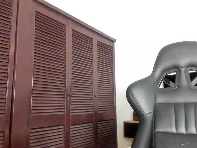 NauthyNahomi live cam on BongaCams