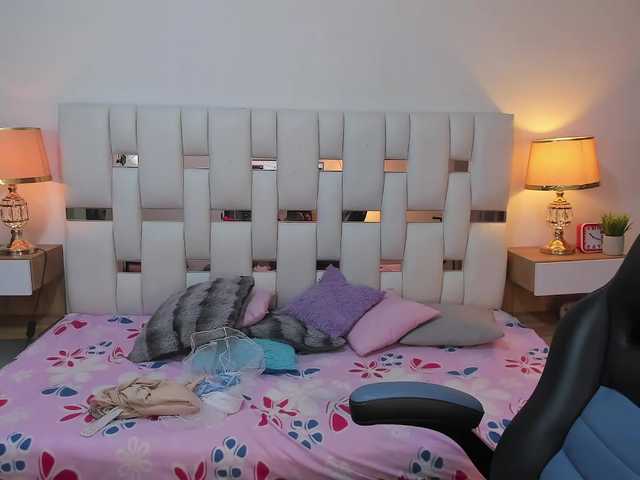 NauthyNahomi live cam on BongaCams