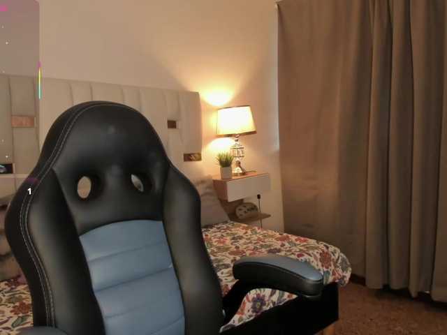 NauthyNahomi live cam on BongaCams