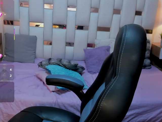 NauthyNahomi live cam on BongaCams