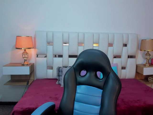 NauthyNahomi live cam on BongaCams