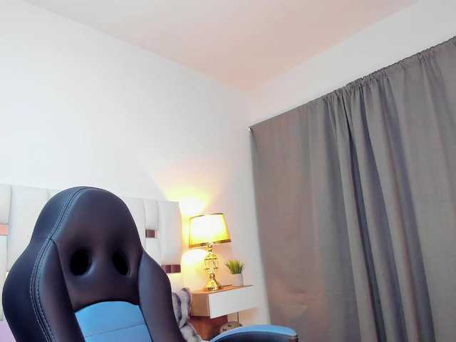 NauthyNahomi live cam on BongaCams