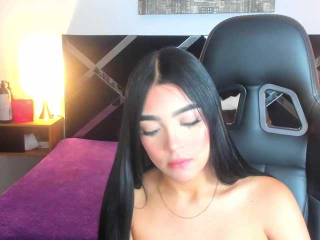 NauthyNahomi live cam on BongaCams