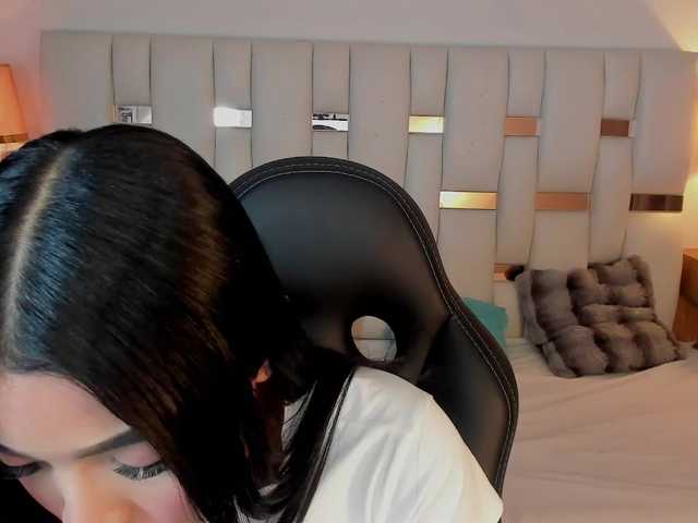 NauthyNahomi live cam on BongaCams