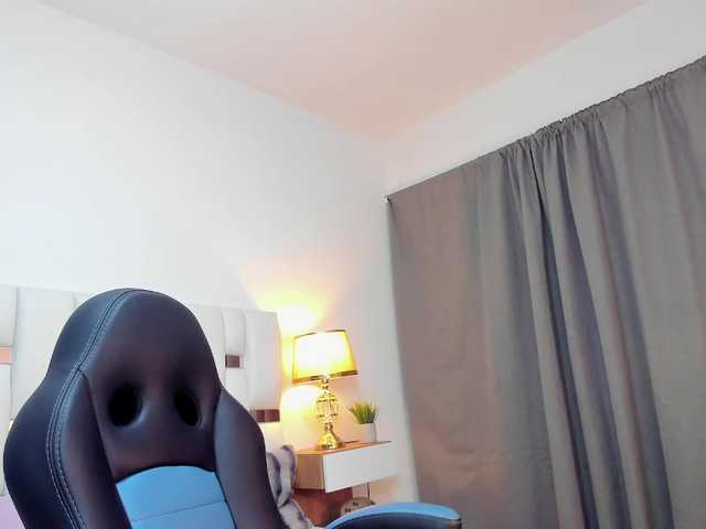 NauthyNahomi live cam on BongaCams