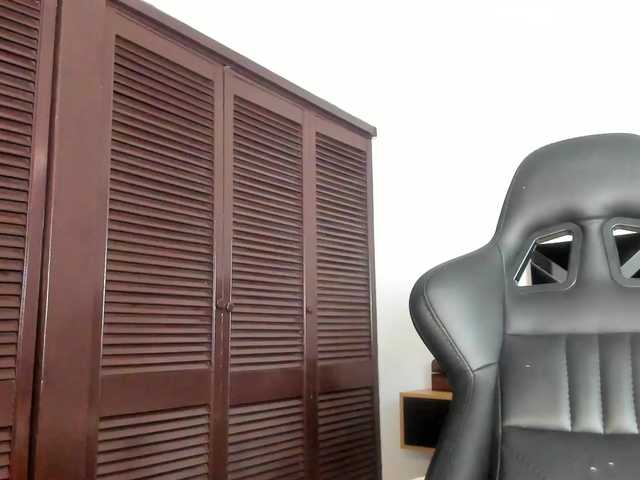 NauthyNahomi live cam on BongaCams