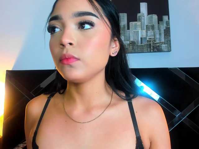 NauthyNahomi live cam on BongaCams