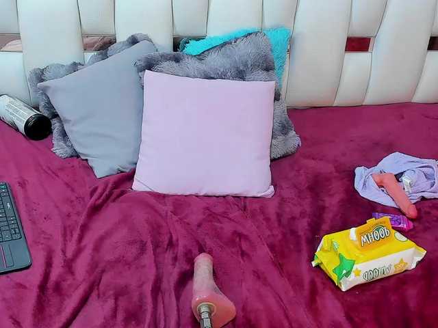 NauthyNahomi live cam on BongaCams