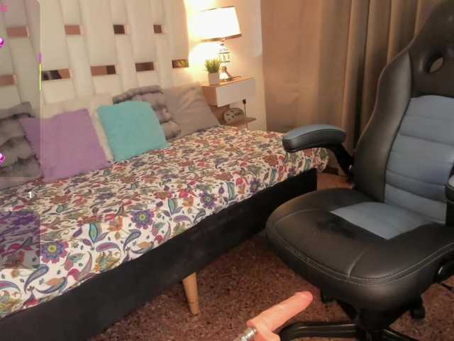 NauthyNahomi live cam on BongaCams