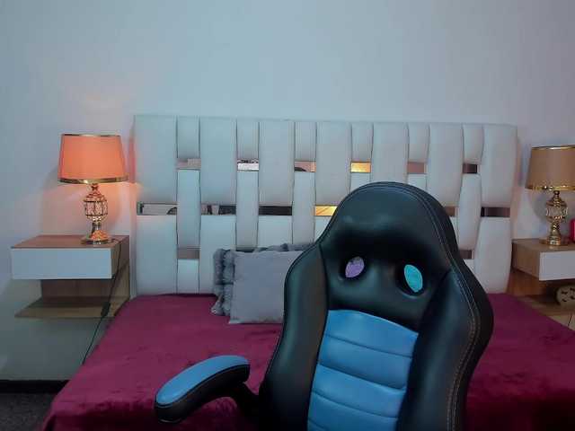 NauthyNahomi live cam on BongaCams