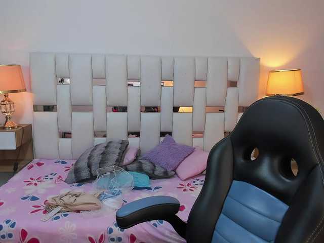 NauthyNahomi live cam on BongaCams