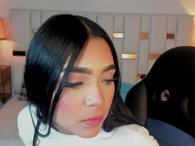NauthyNahomi live cam on BongaCams