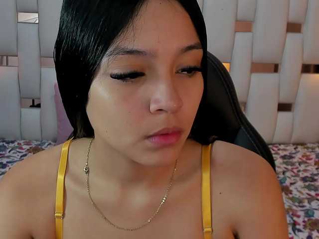 NauthyNahomi live cam on BongaCams