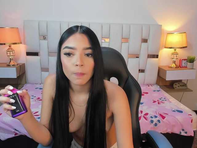 NauthyNahomi live cam on BongaCams