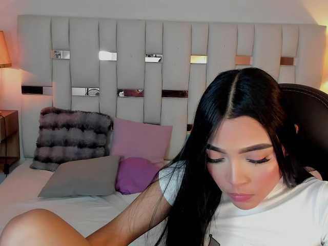 NauthyNahomi live cam on BongaCams