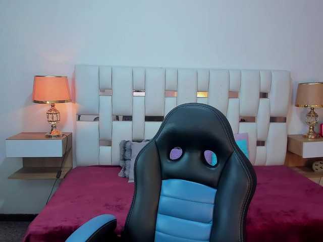 NauthyNahomi live cam on BongaCams
