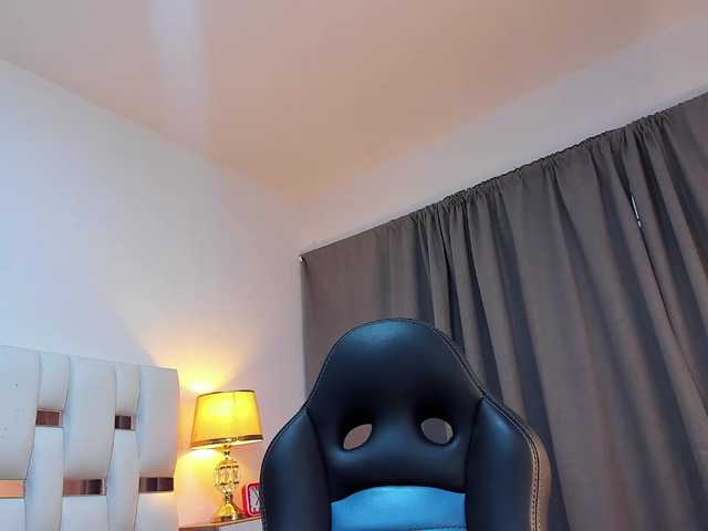 nauthynahomi live sex show