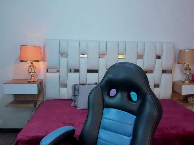 NauthyNahomi live cam on BongaCams