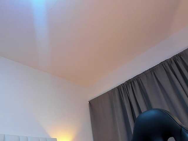 NauthyNahomi live cam on BongaCams