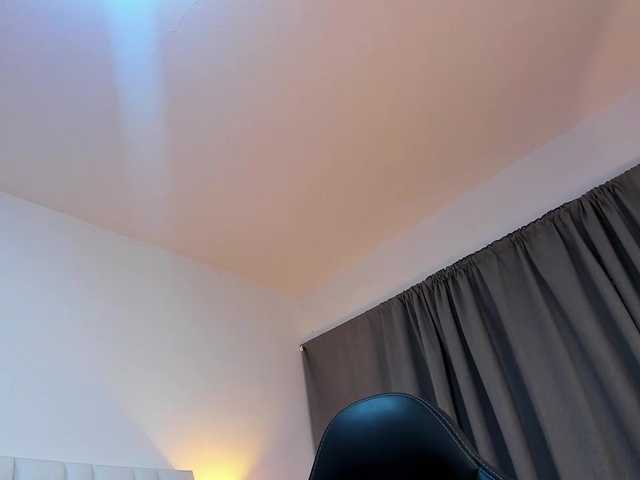 NauthyNahomi live cam on BongaCams