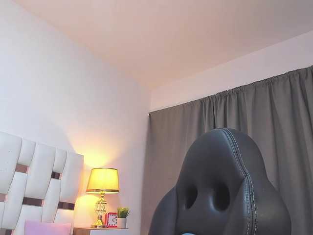 NauthyNahomi live cam on BongaCams