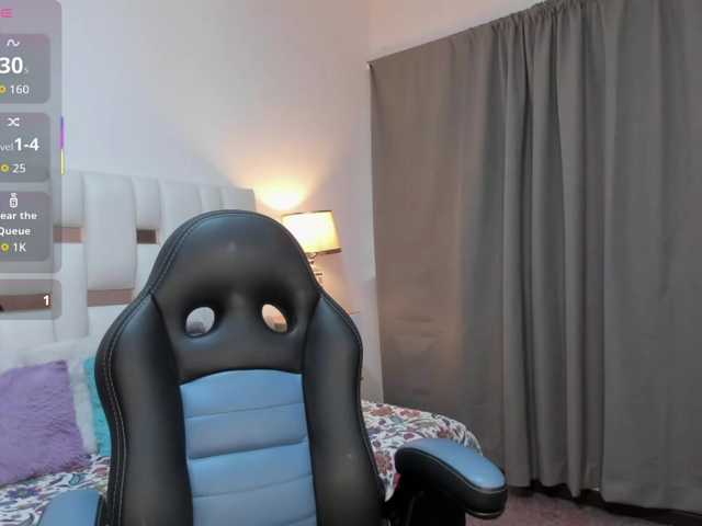 NauthyNahomi live cam on BongaCams