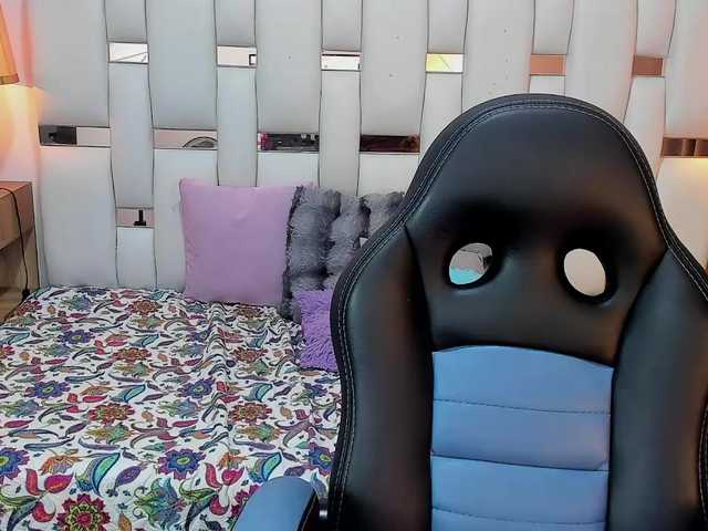NauthyNahomi live cam on BongaCams