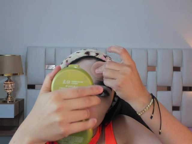 NauthyNahomi live cam on BongaCams