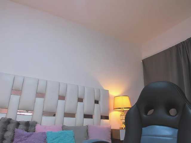 NauthyNahomi live cam on BongaCams