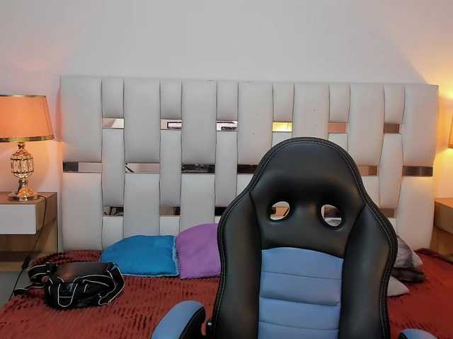NauthyNahomi live cam on BongaCams